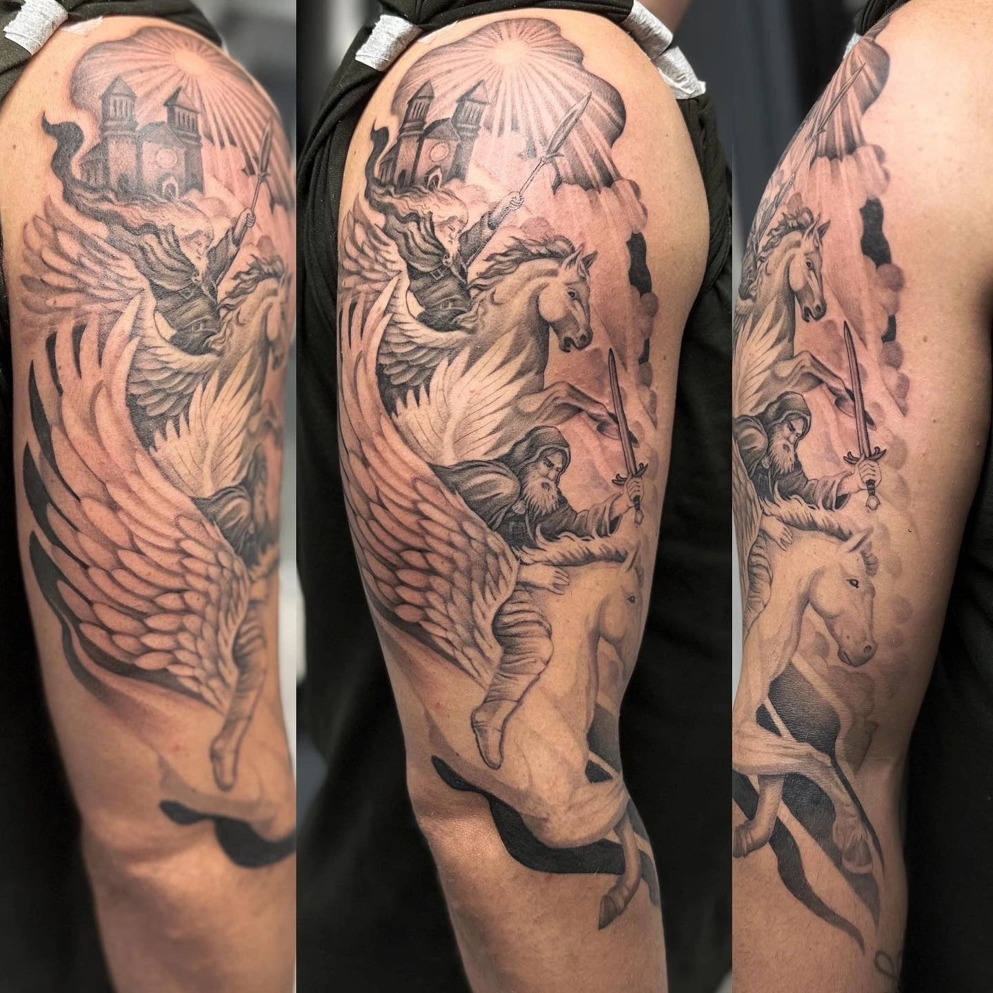 Tatovering på overarmen av en ridder med sverd på en bevinget hest, som rir mot et lysende slott i skyene.